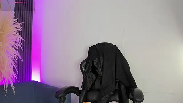 Snapshot of ShaunaDream chatting on 03/04/26, 05:02 ShaunaDream online show from 03/04/26, 05:02