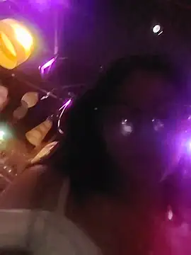 Snapshot of VioletxBloom chatting on 12/17/25, 07:03 VioletxBloom online show from 12/17/25, 07:03