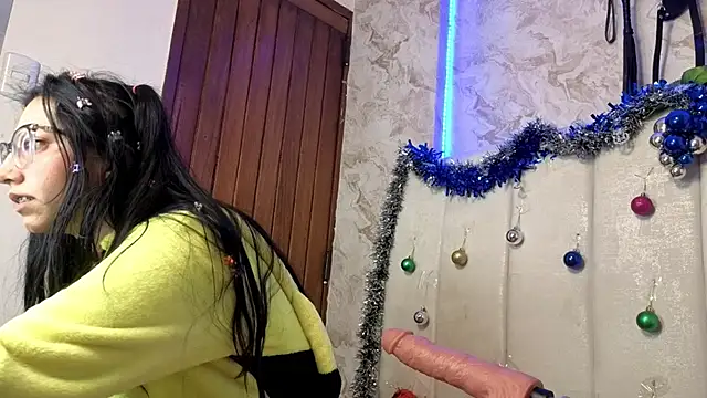 Snapshot of VioletxBloom chatting on 12/21/25, 10:11 VioletxBloom online show from 12/21/25, 10:11