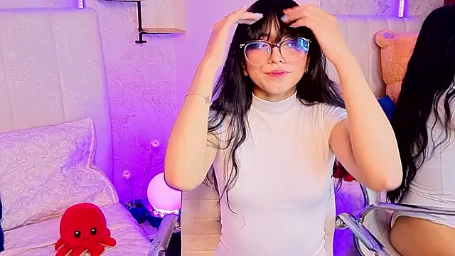 Snapshot of VioletxBloom chatting on 01/16/26, 07:29 VioletxBloom online show from 01/16/26, 07:29