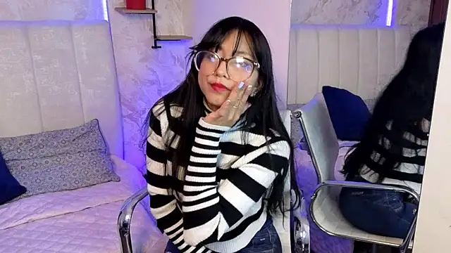 Snapshot of VioletxBloom chatting on 01/17/26, 07:39 VioletxBloom online show from 01/17/26, 07:39