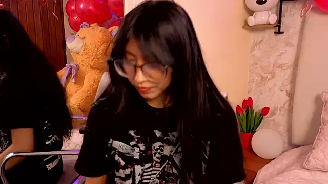 Snapshot of VioletxBloom chatting on 02/11/26, 07:41 VioletxBloom online show from 02/11/26, 07:41