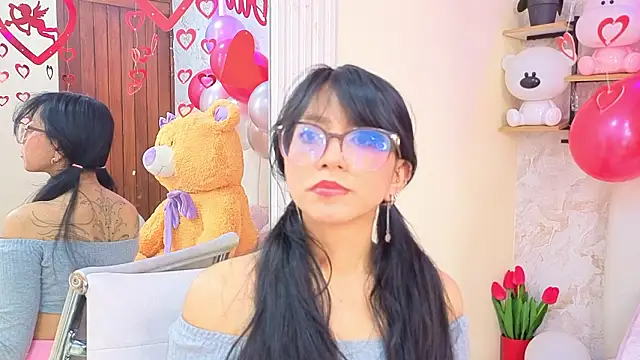 Snapshot of VioletxBloom chatting on 02/12/26, 04:02 VioletxBloom online show from 02/12/26, 04:02