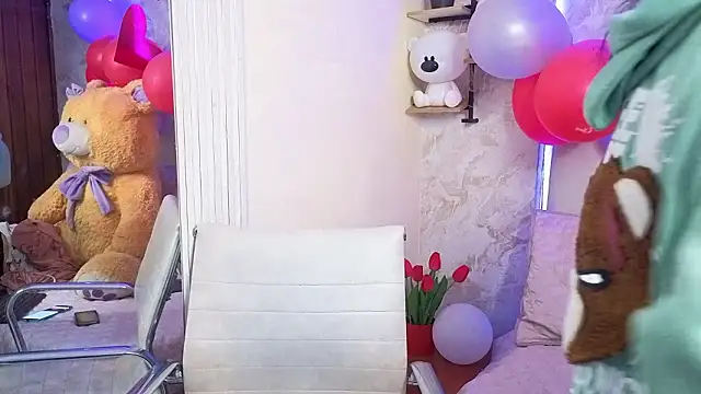 Snapshot of VioletxBloom chatting on 02/17/26, 03:40 VioletxBloom online show from 02/17/26, 03:40