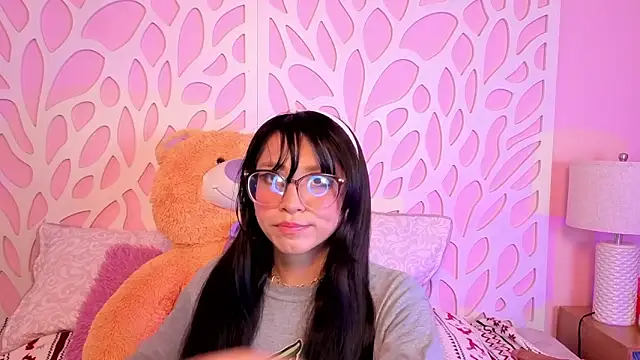 Snapshot of VioletxBloom chatting on 02/23/26, 07:55 VioletxBloom online show from 02/23/26, 07:55