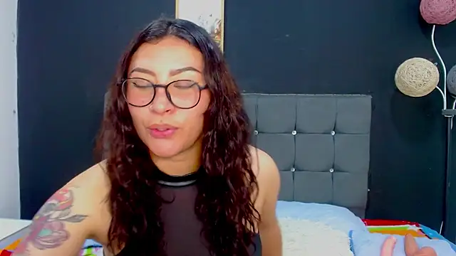 nicolee 8 online show from 10/10/25, 01:43