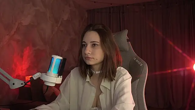 Snapshot of LumeNova chatting on 02/15/26, 12:51 LumeNova online show from 02/15/26, 12:51