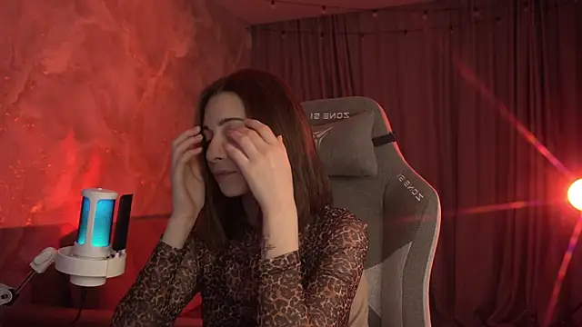 Snapshot of LumeNova chatting on 03/06/26, 02:19 LumeNova online show from 03/06/26, 02:19