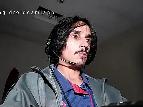 Snapshot of papito20cm chatting on 09/25/25, 05:00 papito20cm online show from 09/25/25, 05:00