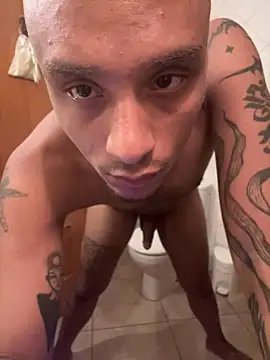 Snapshot of IskanderDemian chatting on 10/18/25, 08:42 IskanderDemian online show from 10/18/25, 08:42