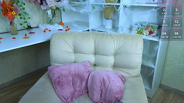 TraciMyntti online show from 10/24/25, 01:13