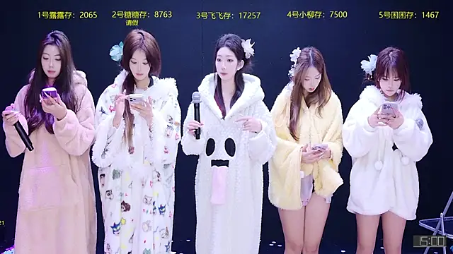 Snapshot of CrazyGirl-888 chatting on 10/28/25, 02:31 CrazyGirl-888 online show from 10/28/25, 02:31