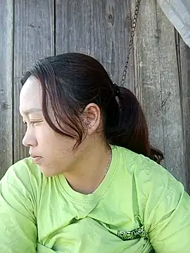 miumiu 00 online show from 10/05/25, 01:48