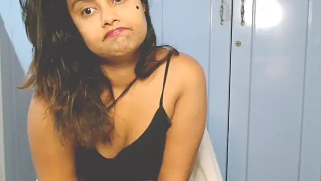 Indian GlowingMiax online show from 09/18/25, 02:57