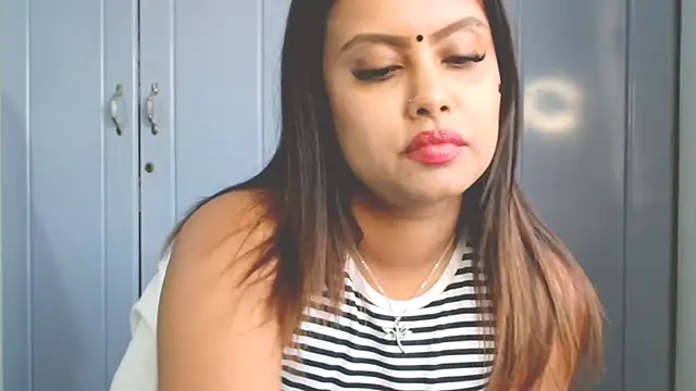 Indian GlowingMiax online show from 09/28/25, 10:42