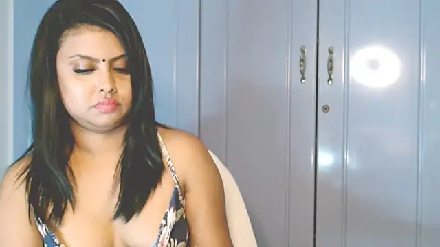 Indian GlowingMiax online show from 10/12/25, 04:50