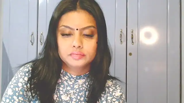 Indian GlowingMiax online show from 10/19/25, 05:02