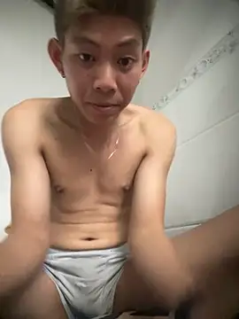 linh21107 online show from 11/21/25, 08:46