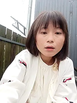 Snapshot of linda_bae00 chatting on 05/10/26, 11:32 linda bae00 online show from 05/10/26, 11:32