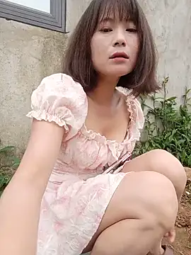 Snapshot of linda_bae00 chatting on 05/23/26, 12:05 linda bae00 online show from 05/23/26, 12:05