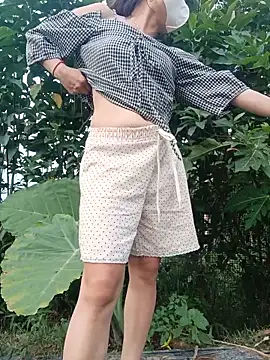 Snapshot of linda_bae00 chatting on 06/16/26, 11:35 linda bae00 online show from 06/16/26, 11:35