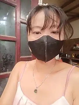 Snapshot of linda_bae00 chatting on 06/18/26, 12:11 linda bae00 online show from 06/18/26, 12:11