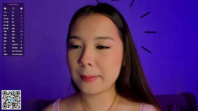 AlberthaEscue online show from 11/03/25, 04:14