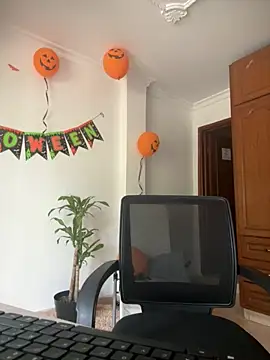 Snapshot of olivia_jass chatting on 10/28/25, 01:36 olivia jass online show from 10/28/25, 01:36