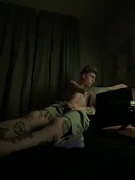 Snapshot of davesinner chatting on 11/13/25, 03:49 davesinner online show from 11/13/25, 03:49