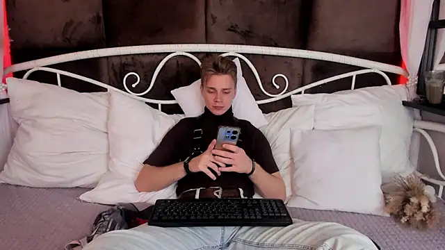 LawrenceMiles online show from 10/11/25, 10:47