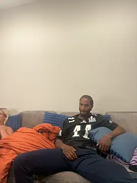 Snapshot of hardaway1523 chatting on 10/15/25, 02:44 hardaway1523 online show from 10/15/25, 02:44