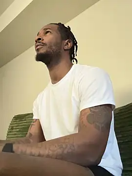 Snapshot of hardaway1523 chatting on 03/24/26, 10:48 hardaway1523 online show from 03/24/26, 10:48