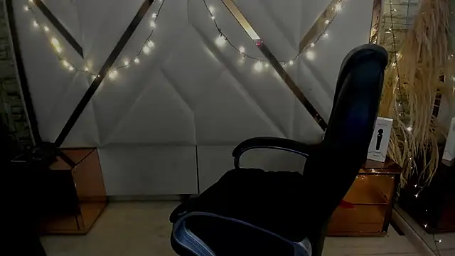 Morana  Hot online show from 11/17/25, 05:13