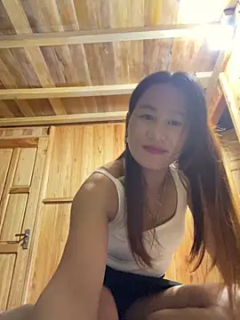 Snapshot of phungtiti chatting on 10/04/25, 01:47 phungtiti online show from 10/04/25, 01:47