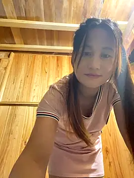 Snapshot of phungtiti chatting on 10/05/25, 03:54 phungtiti online show from 10/05/25, 03:54