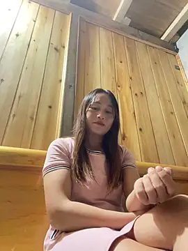 Snapshot of phungtiti chatting on 10/08/25, 10:35 phungtiti online show from 10/08/25, 10:35