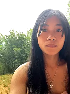 EmLy02 online show from 10/10/25, 11:59