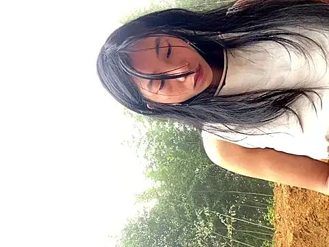 EmLy02 online show from 11/06/25, 12:22