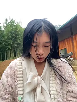 EmLy02 online show from 11/21/25, 11:25