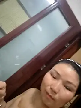 Snapshot of lingling5200 chatting on 05/25/26, 03:07 lingling5200 online show from 05/25/26, 03:07
