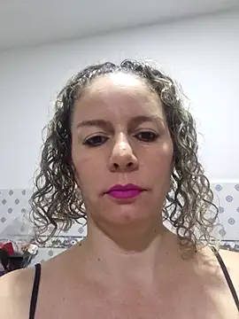 Snapshot of Nina_vallon chatting on 09/20/25, 10:38 Nina vallon online show from 09/20/25, 10:38