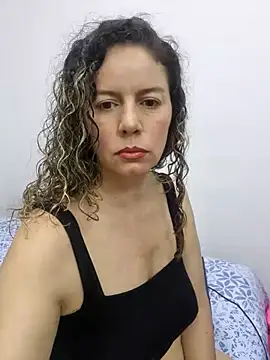 Snapshot of Nina_vallon chatting on 10/06/25, 10:45 Nina vallon online show from 10/06/25, 10:45