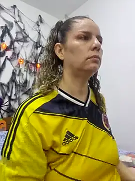 Snapshot of Nina_vallon chatting on 10/20/25, 01:44 Nina vallon online show from 10/20/25, 01:44