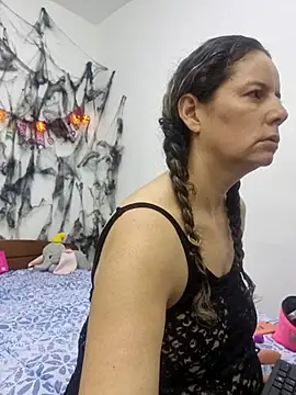 Snapshot of Nina_vallon chatting on 10/21/25, 10:38 Nina vallon online show from 10/21/25, 10:38