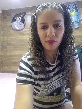 Snapshot of Nina_vallon chatting on 11/14/25, 01:32 Nina vallon online show from 11/14/25, 01:32