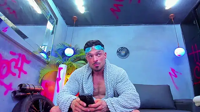 Snapshot of dennis_cox1 chatting on 09/11/25, 12:22 dennis cox1 online show from 09/11/25, 12:22