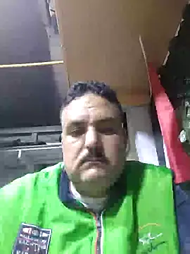 Snapshot of mM0140 chatting on 12/13/25, 11:21 mM0140 online show from 12/13/25, 11:21