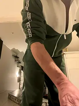 AZOPMOB18999 online show from 12/03/25, 07:56