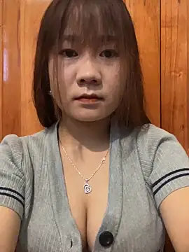 qinejr37 online show from 10/18/25, 12:35