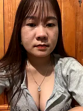 qinejr37 online show from 10/18/25, 10:32